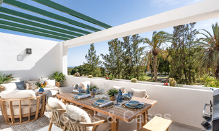 Luxueus gerenoveerd appartement met golf- en zeezicht te koop, grenzend aan een vooraanstaande golfbaan in La Quinta, Benahavis - Marbella 69934 