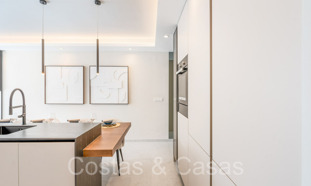 Luxueus gerenoveerd appartement met golf- en zeezicht te koop, grenzend aan een vooraanstaande golfbaan in La Quinta, Benahavis - Marbella 69942