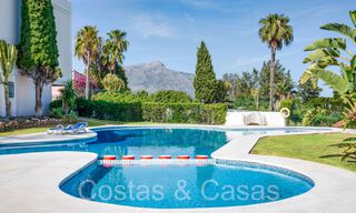 Luxueus gerenoveerd appartement met golf- en zeezicht te koop, grenzend aan een vooraanstaande golfbaan in La Quinta, Benahavis - Marbella 69948 