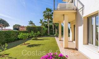 Ruime villa met Andalusische charme te koop, eerstelijnstrand ten oosten van Marbella centrum 70309 