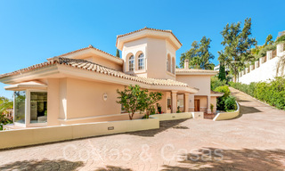 Luxueuze villa met traditionele bouwstijl te koop in een gated community van La Quinta, Benahavis - Marbella 70312 