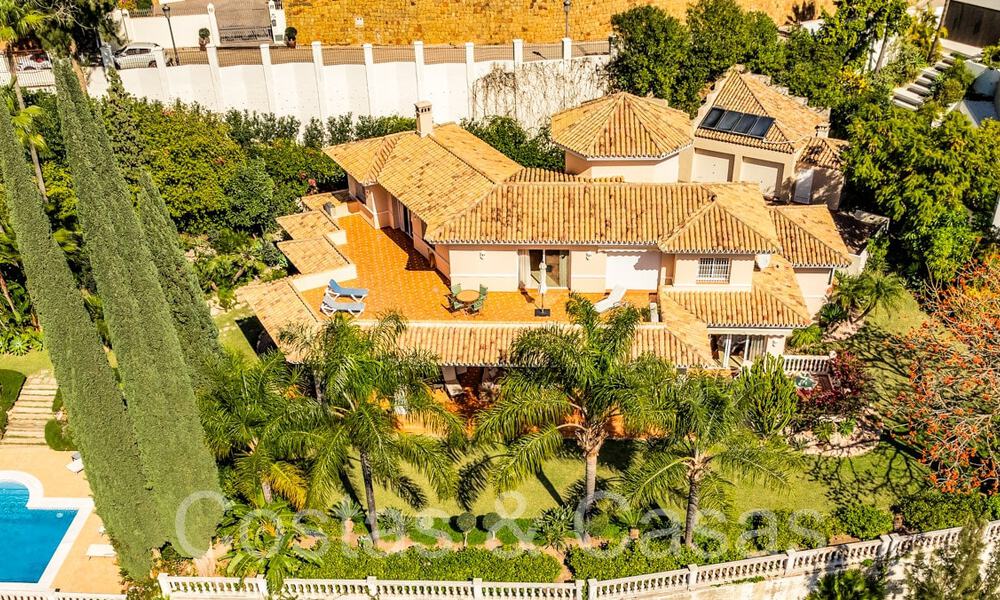 Luxueuze villa met traditionele bouwstijl te koop in een gated community van La Quinta, Benahavis - Marbella 70316