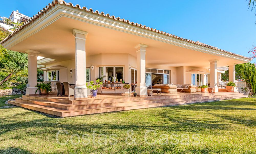 Luxueuze villa met traditionele bouwstijl te koop in een gated community van La Quinta, Benahavis - Marbella 70326