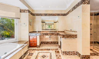 Luxueuze villa met traditionele bouwstijl te koop in een gated community van La Quinta, Benahavis - Marbella 70330 