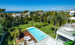 Bekroonde designervilla met moderne architectuur te koop op een steenworp van het strand in Oost Marbella 70348 