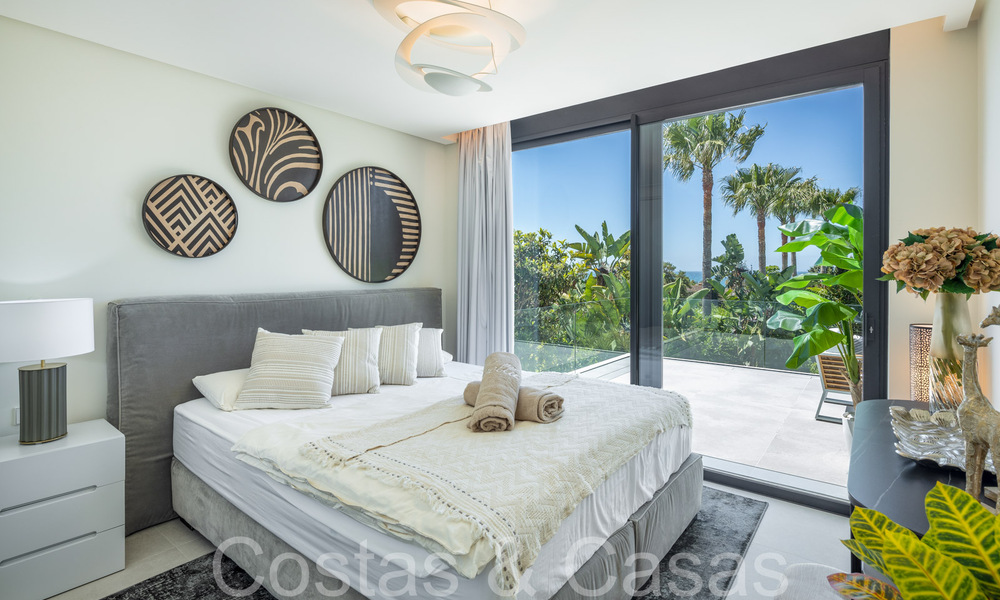 Bekroonde designervilla met moderne architectuur te koop op een steenworp van het strand in Oost Marbella 70349