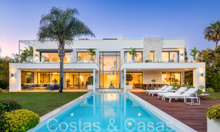 Bekroonde designervilla met moderne architectuur te koop op een steenworp van het strand in Oost Marbella 70369 