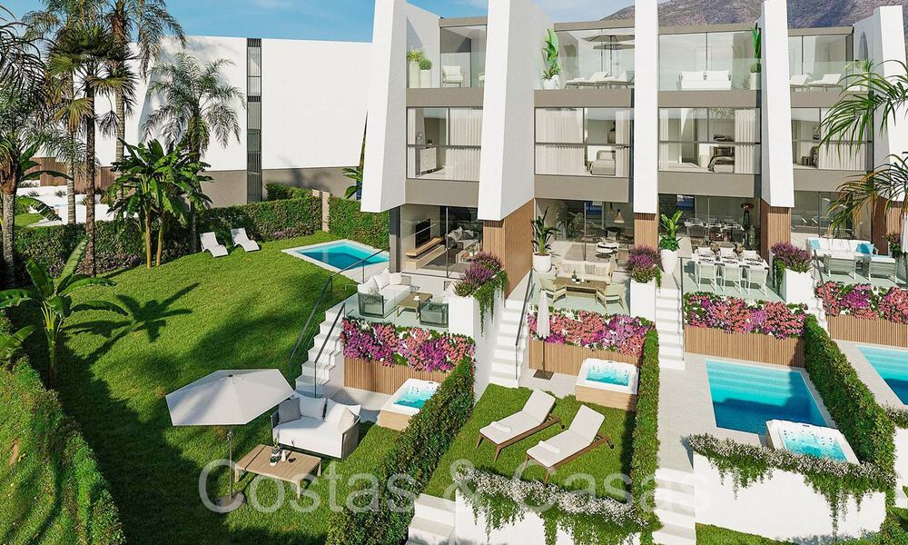 Nieuw op de markt! Moderne innovatieve rijhuizen met privétuin en zeezicht te koop in Fuengirola, Costa del Sol 70173