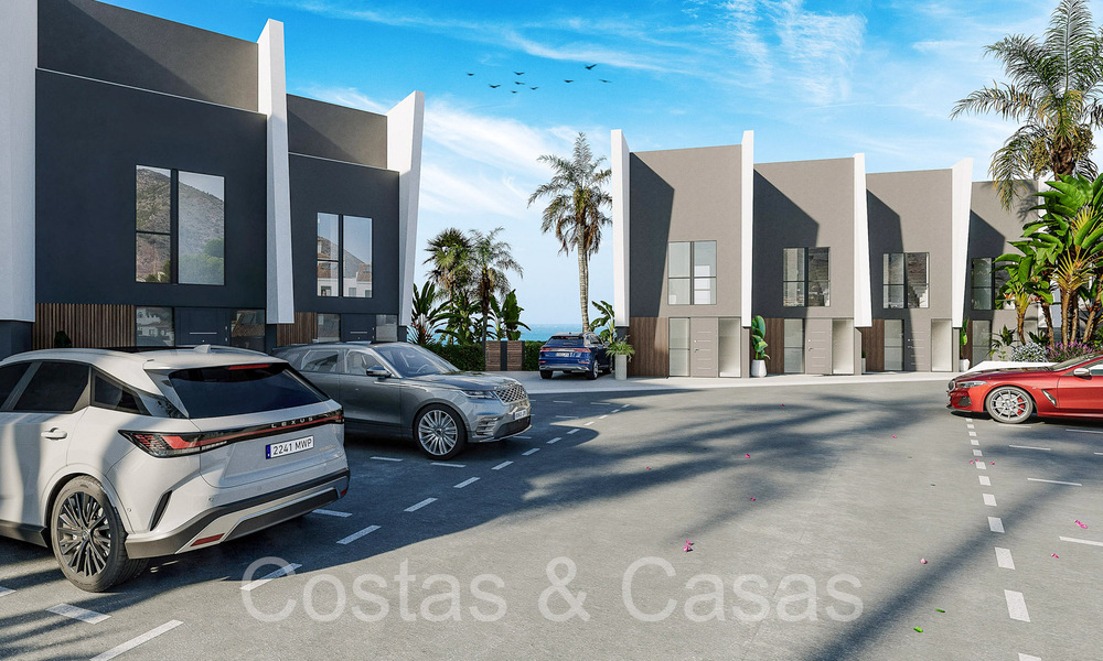 Nieuw op de markt! Moderne innovatieve rijhuizen met privétuin en zeezicht te koop in Fuengirola, Costa del Sol 70176