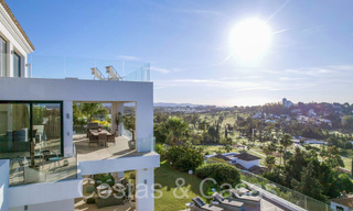 Moderne luxevilla met fantastisch uitzicht over de golfbaan naar zee, te koop in Marbella - Benahavis 70477 