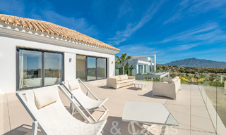 Moderne luxevilla met fantastisch uitzicht over de golfbaan naar zee, te koop in Marbella - Benahavis 70491 