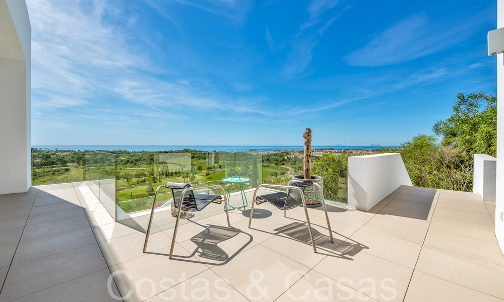 Moderne luxevilla met fantastisch uitzicht over de golfbaan naar zee, te koop in Marbella - Benahavis 70506