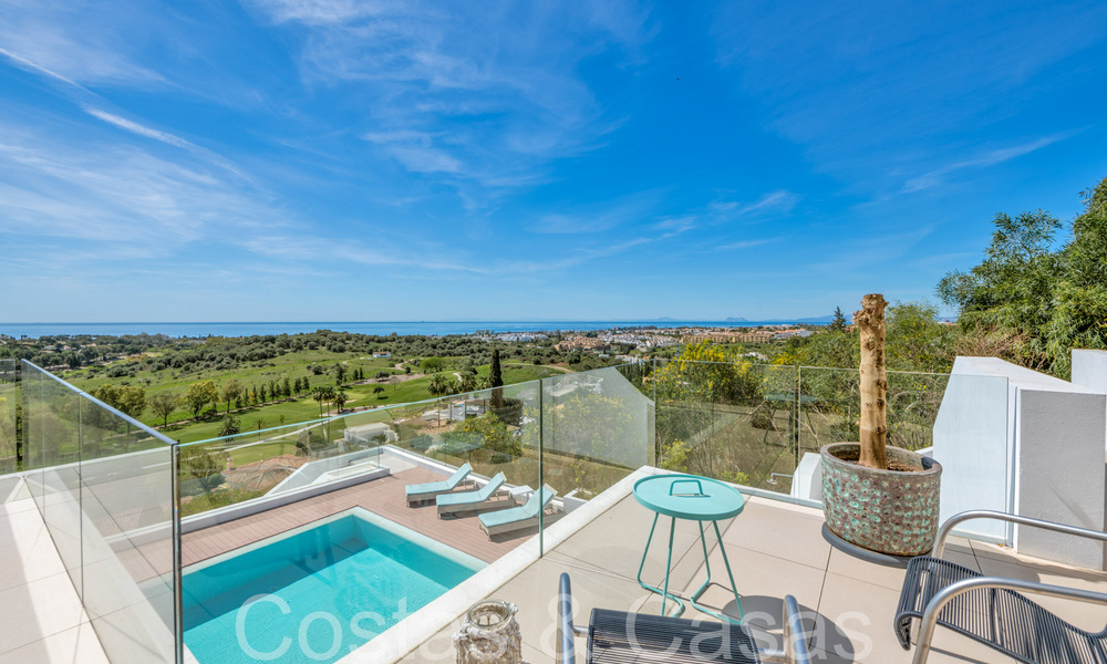 Moderne luxevilla met fantastisch uitzicht over de golfbaan naar zee, te koop in Marbella - Benahavis 70514