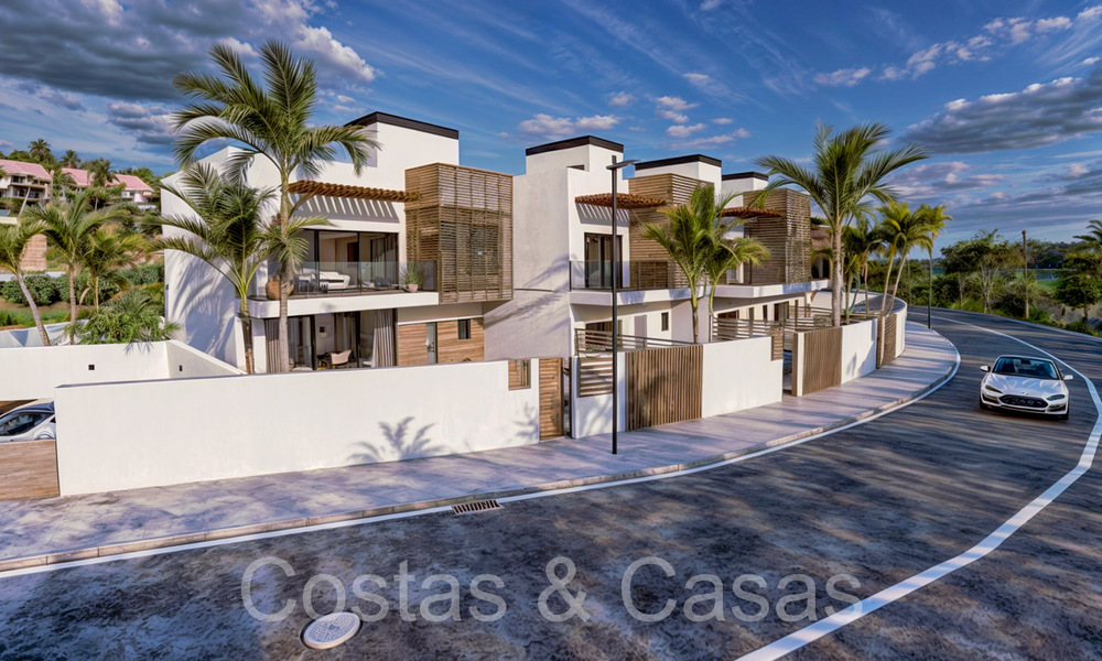 Nieuwe ontwikkeling van 8 townhouses te koop grenzend aan de golfbaan in Estepona 70545