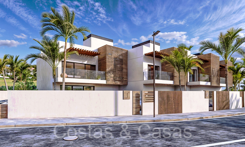 Nieuwe ontwikkeling van 8 townhouses te koop grenzend aan de golfbaan in Estepona 70562