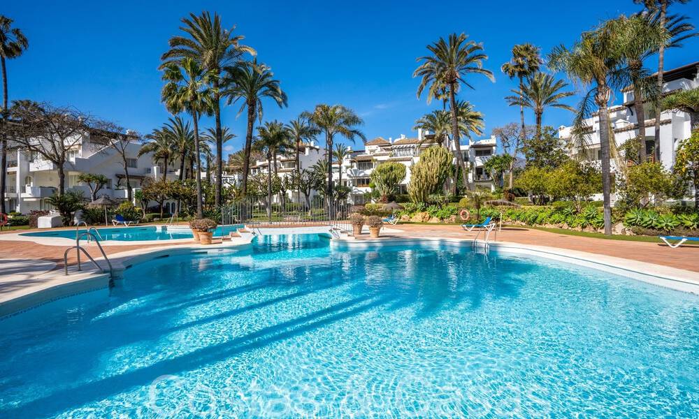 Penthouse te koop in een begeerd strandcomplex op de New Golden Mile tussen Marbella en Estepona 70711