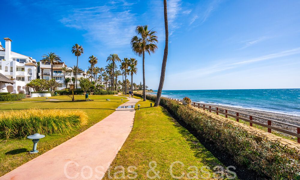 Penthouse te koop in een begeerd strandcomplex op de New Golden Mile tussen Marbella en Estepona 70712