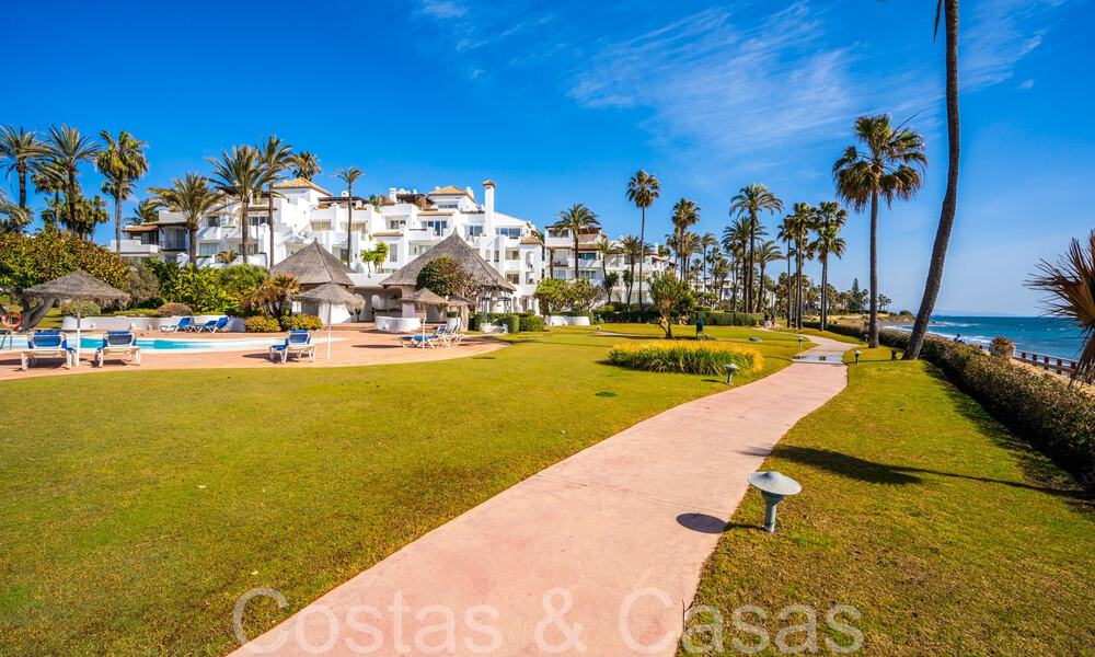 Penthouse te koop in een begeerd strandcomplex op de New Golden Mile tussen Marbella en Estepona 70713