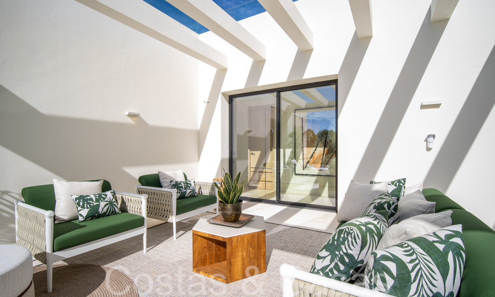 Moderne luxevilla te koop in een gated urbanisatie op Marbella’s Golden Mile 70760