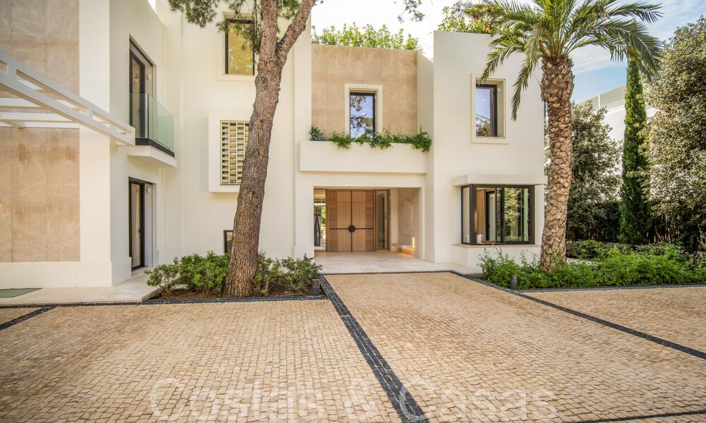 Moderne luxevilla te koop in een gated urbanisatie op Marbella’s Golden Mile 70766