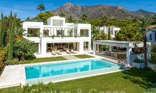 Moderne luxevilla te koop in een gated urbanisatie op Marbella’s Golden Mile 70770 