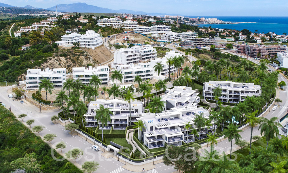 Nieuw project met luxe appartementen en penthouses te koop op loopastand van het strand in Estepona 71084