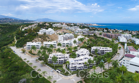 Nieuw project met luxe appartementen en penthouses te koop op loopastand van het strand in Estepona 71088