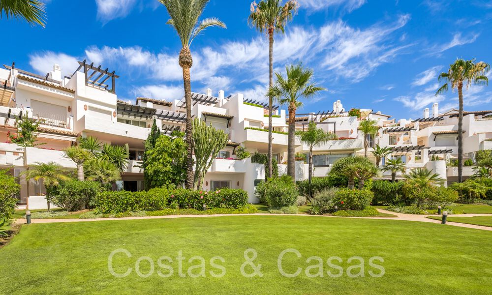 Volledig gerenoveerd gelijkvloers appartement te koop, in een strandcomplex op de New Golden Mile tussen Marbella en Estepona 71286