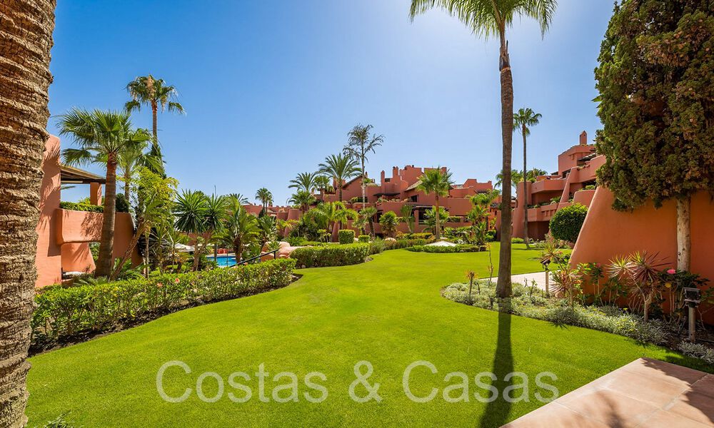 Luxueus begane grond appartement te koop in een vijfsterren strandcomplex op de New Golden Mile tussen Marbella en Estepona 71363