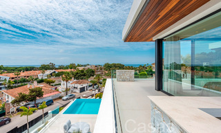 Nieuwe en instapklare villa in moderne stijl te koop met zeezicht, beachside ten oosten van Marbella’s stadscentrum 71449 