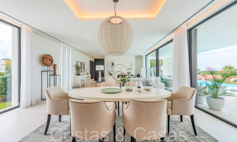 Nieuwe en instapklare villa in moderne stijl te koop met zeezicht, beachside ten oosten van Marbella’s stadscentrum 71458