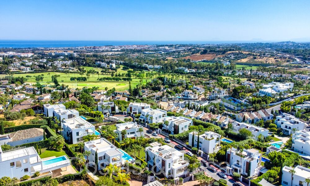 Superieure nieuwbouwvilla met moderne architectuur te koop in een gated community in Nueva Andalucia, Marbella 71682