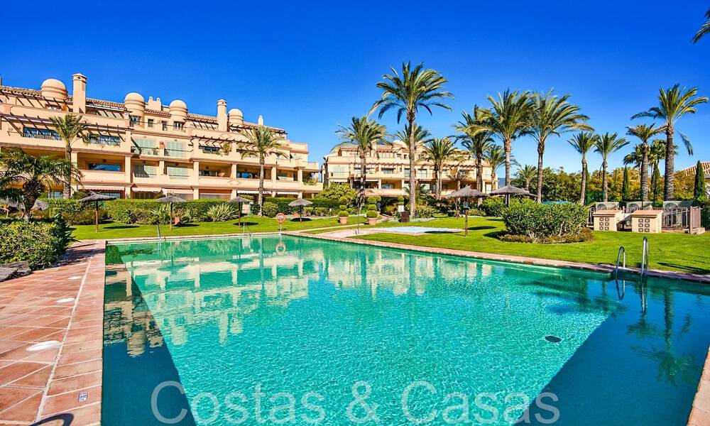 Prachtig Mediterraan appartement te koop in een vijfsterren golfresort op de New Golden Mile in Benahavis - Marbella 71626