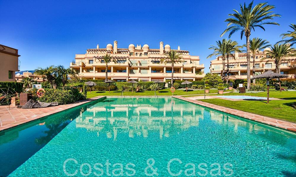 Prachtig Mediterraan appartement te koop in een vijfsterren golfresort op de New Golden Mile in Benahavis - Marbella 71627