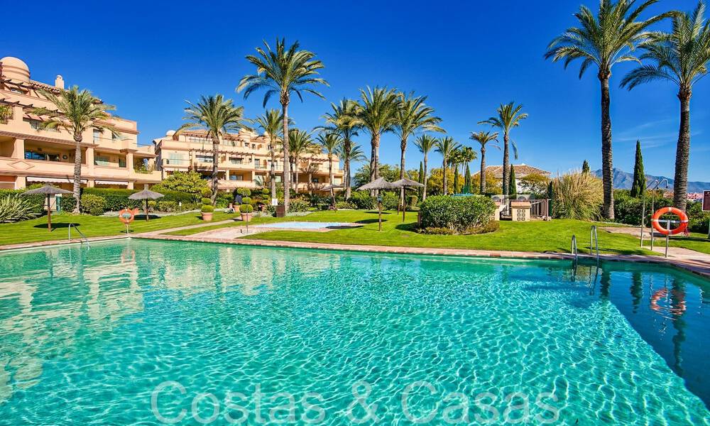 Prachtig Mediterraan appartement te koop in een vijfsterren golfresort op de New Golden Mile in Benahavis - Marbella 71631