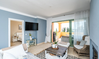 Prachtig Mediterraan appartement te koop in een vijfsterren golfresort op de New Golden Mile in Benahavis - Marbella 71638 