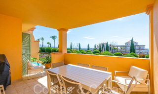 Prachtig Mediterraan appartement te koop in een vijfsterren golfresort op de New Golden Mile in Benahavis - Marbella 71643 