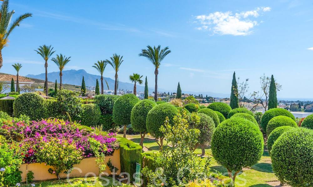 Prachtig Mediterraan appartement te koop in een vijfsterren golfresort op de New Golden Mile in Benahavis - Marbella 71650