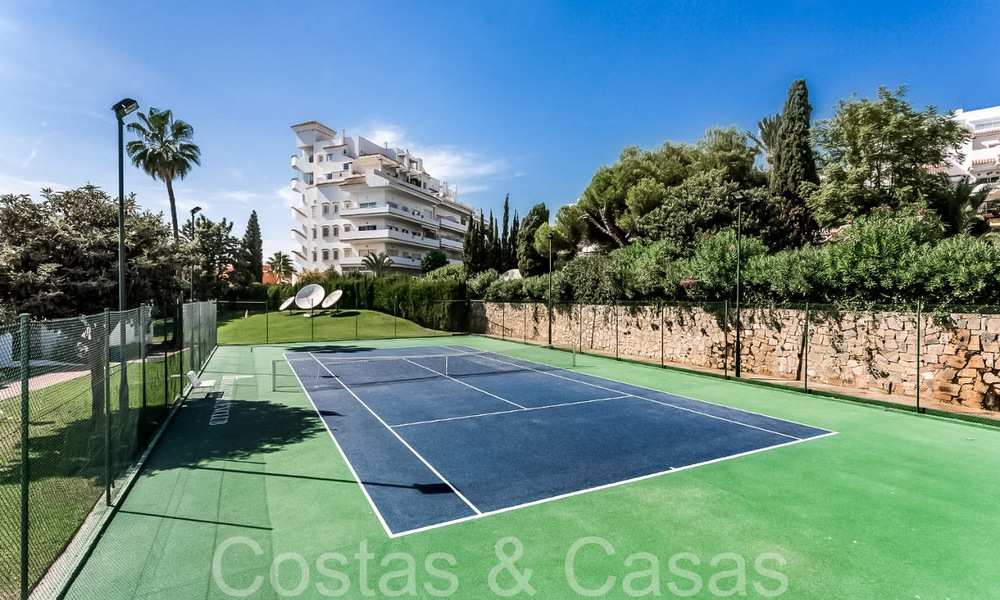 Tuinappartement met 3 slaapkamers te koop op loopafstand van Puerto Banus, Marbella 71790