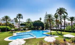 Tuinappartement met 3 slaapkamers te koop op loopafstand van Puerto Banus, Marbella 71808 