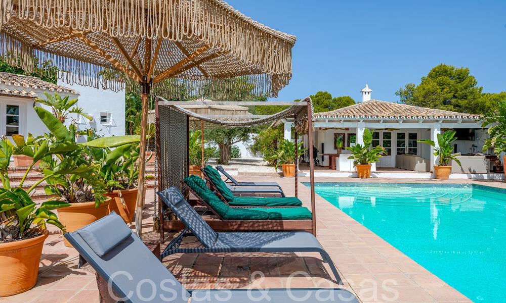 Charmante, traditionele villa te koop met gastenverblijf en tennisbaan, dicht bij het strand in Benahavis - Marbella 71914