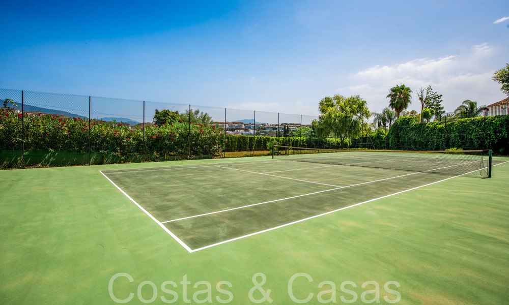 Charmante, traditionele villa te koop met gastenverblijf en tennisbaan, dicht bij het strand in Benahavis - Marbella 71918