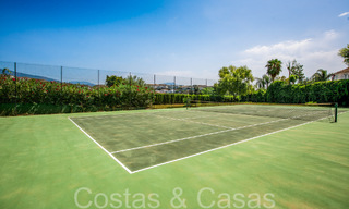 Charmante, traditionele villa te koop met gastenverblijf en tennisbaan, dicht bij het strand in Benahavis - Marbella 71918 