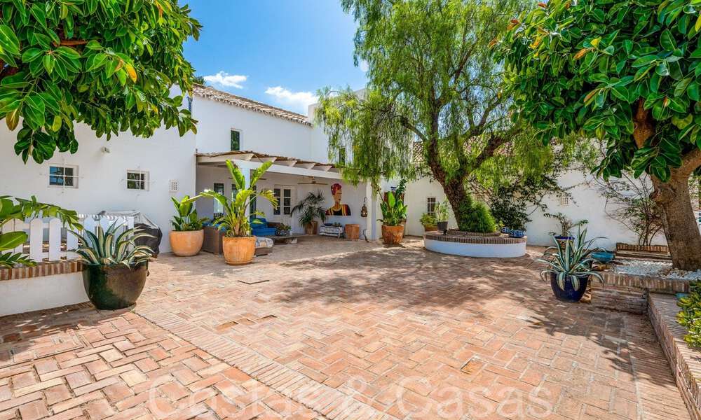 Charmante, traditionele villa te koop met gastenverblijf en tennisbaan, dicht bij het strand in Benahavis - Marbella 71921