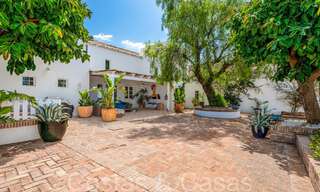 Charmante, traditionele villa te koop met gastenverblijf en tennisbaan, dicht bij het strand in Benahavis - Marbella 71921 