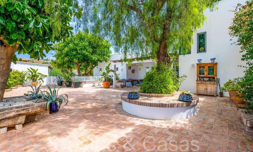 Charmante, traditionele villa te koop met gastenverblijf en tennisbaan, dicht bij het strand in Benahavis - Marbella 71922