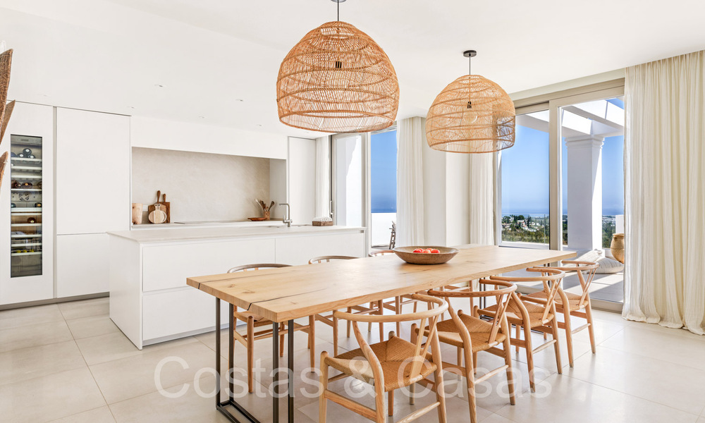 Sfeervol hedendaags Mediterraan luxe penthouse te koop met onbelemmerd panoramisch uitzicht in Nueva Andalucia, Marbella 71933