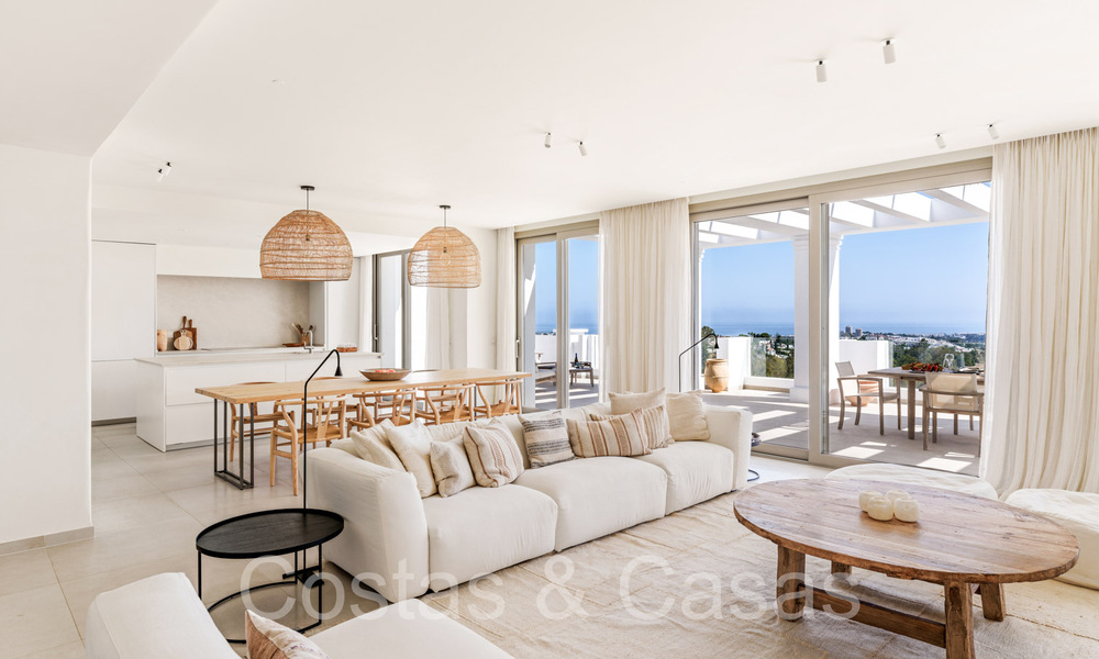 Sfeervol hedendaags Mediterraan luxe penthouse te koop met onbelemmerd panoramisch uitzicht in Nueva Andalucia, Marbella 71935