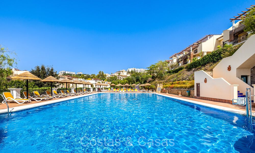 Instapklaar, ruim 3-slaapkamer appartement te koop omgeven door golfbanen in Benahavis - Marbella 72134