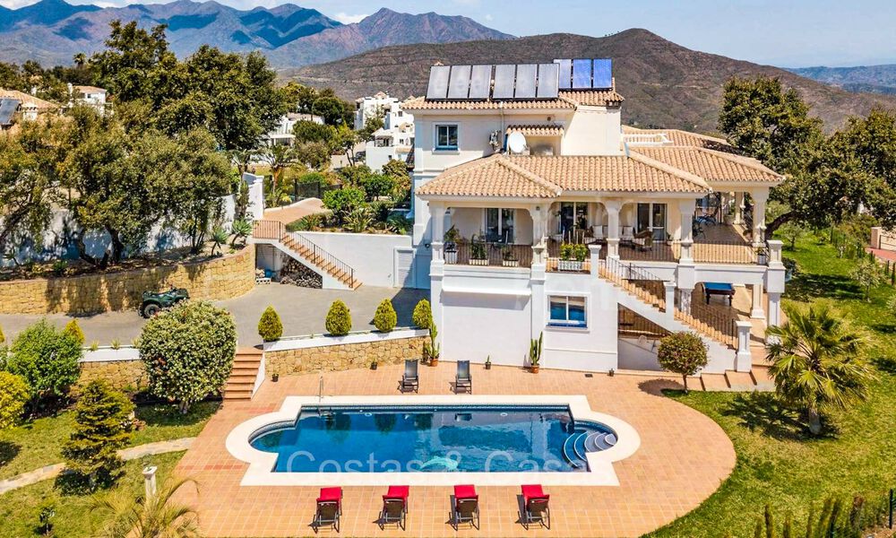 Majestueuze villa in Mediterrane stijl te koop, met zeezicht, in een natuurlijke omgeving ten oosten van Marbella centrum 72162